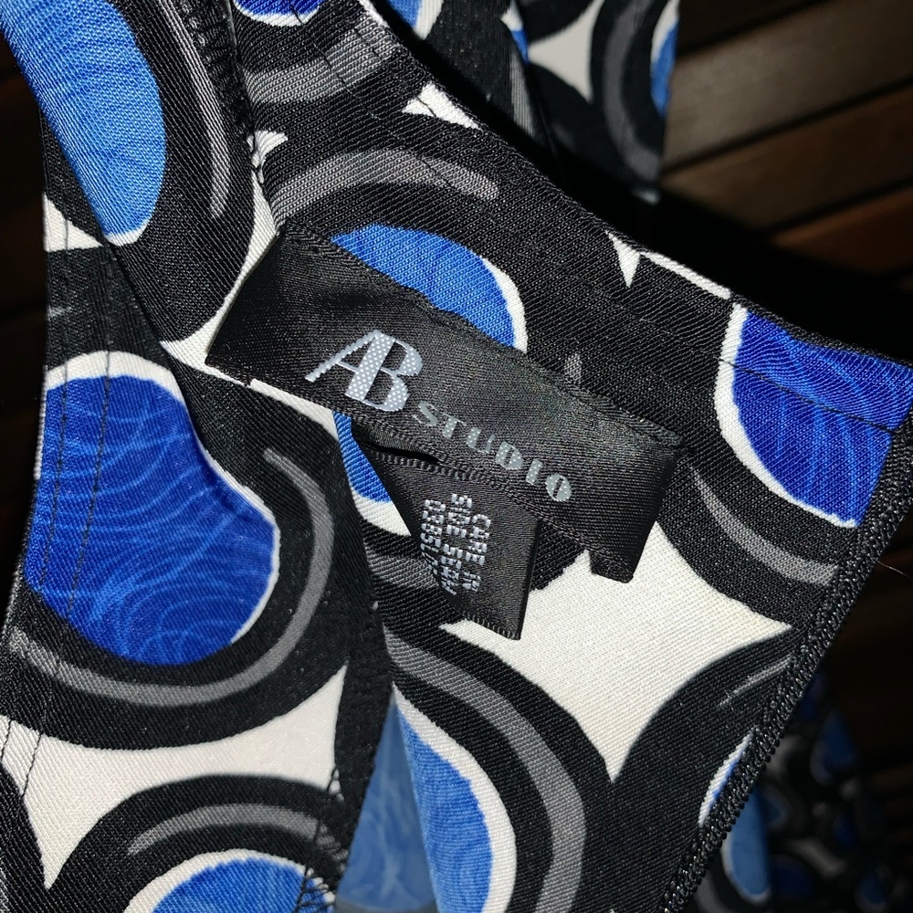 Patterned Dress - Picture 2 of 2